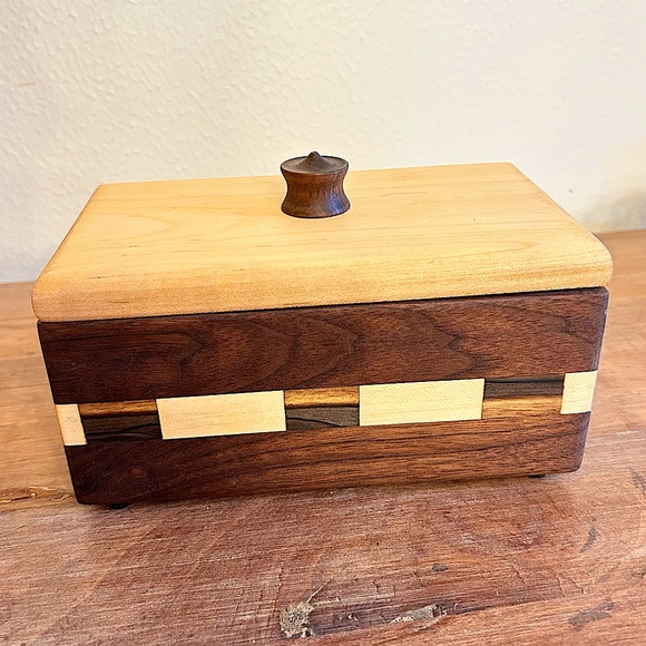 Gorgeous Solid handcrafted wood divided box  EUC lined inside - Picture 1 of 17